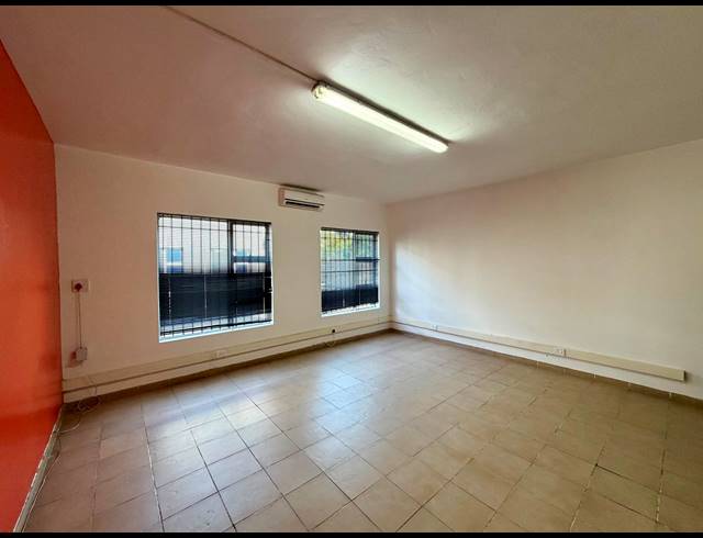 215M² BUSINESS CENTRE FOR SALE IN ALTON